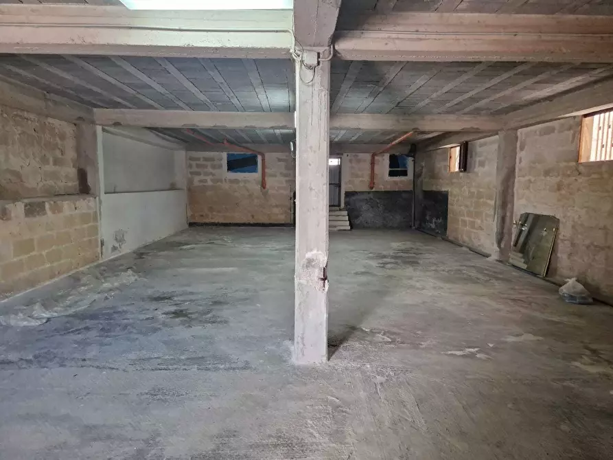 Immagine 35 di Pentalocale in vendita  in Via Fogazzaro Antonio 4 a Erchie