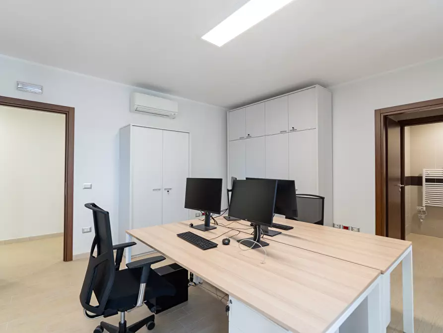 Immagine 23 di Ufficio in vendita  in Via Colonnello Archimede Costadura 2C a Lecce