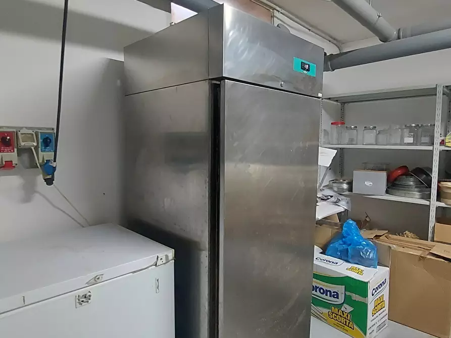 Immagine 44 di Locale commerciale in vendita  in Viale Porta Pia 5 a Brindisi