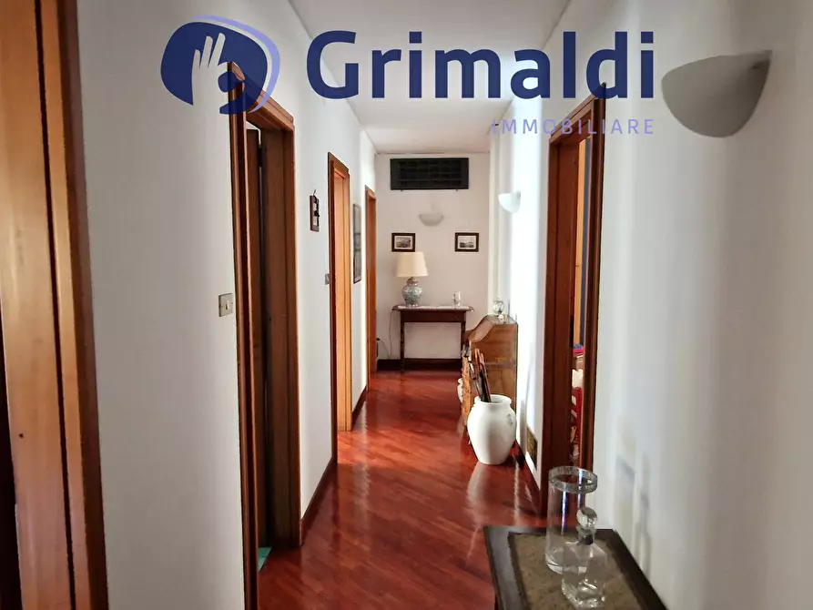 Immagine 9 di Pentalocale in vendita  in Via Giuseppe Orsi 6 a Napoli