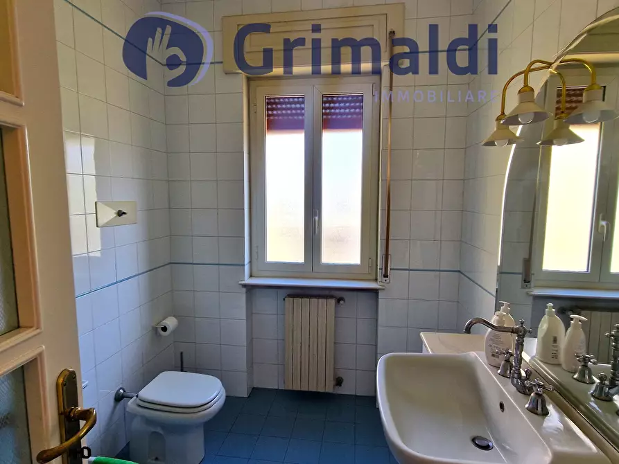 Immagine 19 di Villa in vendita  in Via Comunale Guantai Ad Orsolone 177 a Napoli