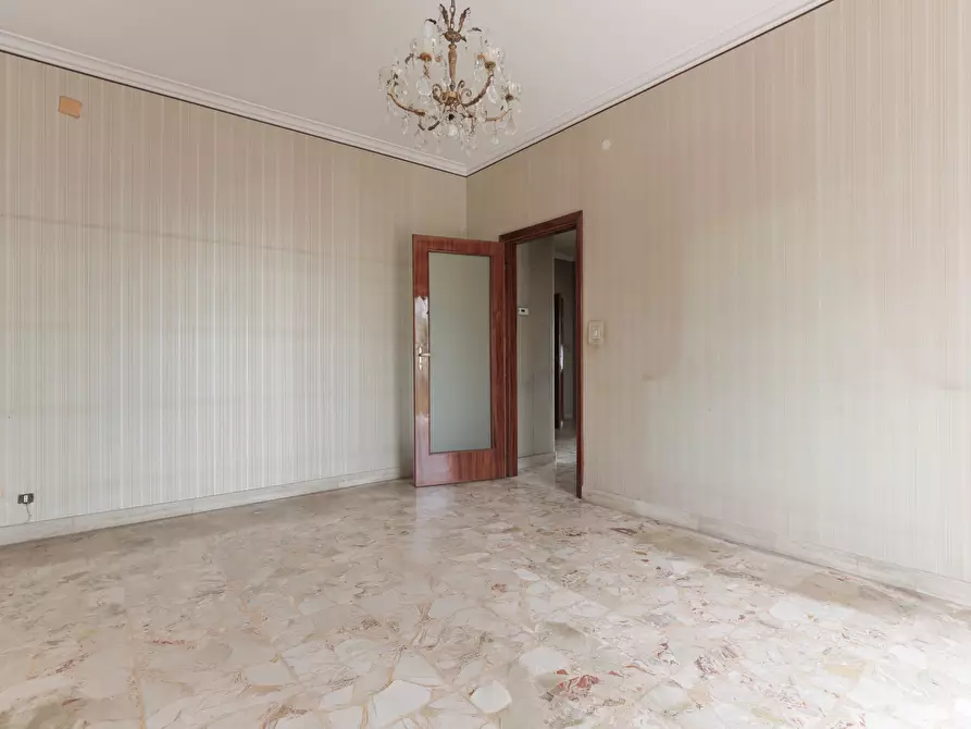Immagine 24 di Pentalocale in vendita  in Via Nuovalucello 3 a Catania