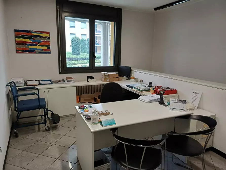 Immagine 15 di Trilocale in vendita  in VIA EINAUDI 4 a Como