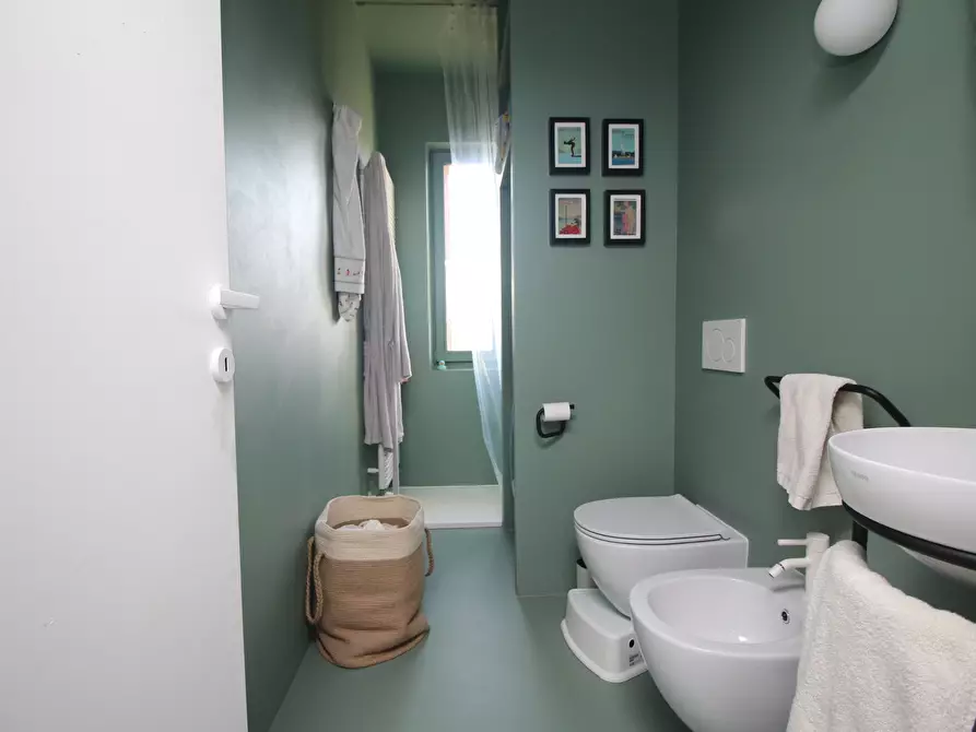 Immagine 11 di Trilocale in vendita  in SALITA SAN DONATO 6 a Como