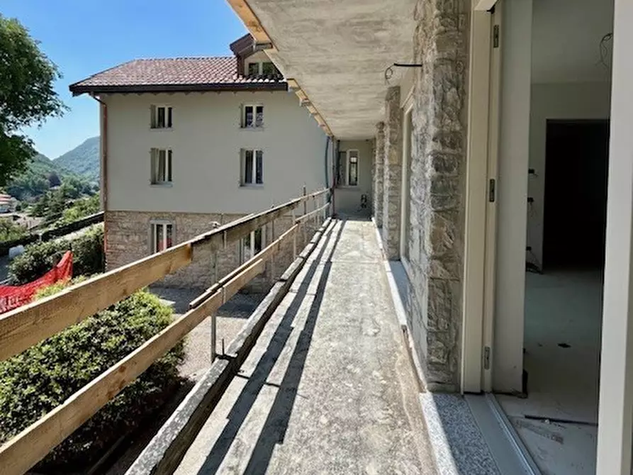 Immagine 9 di Trilocale in vendita  in Via Castello 27 a Canzo