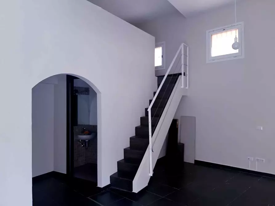 Immagine 6 di Locale commerciale in affitto  in Via Francesco Breschi 2 a Anzio