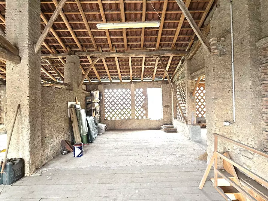 Immagine 25 di Rustico / casale in vendita  in Via C. Battisti 4 a Merone