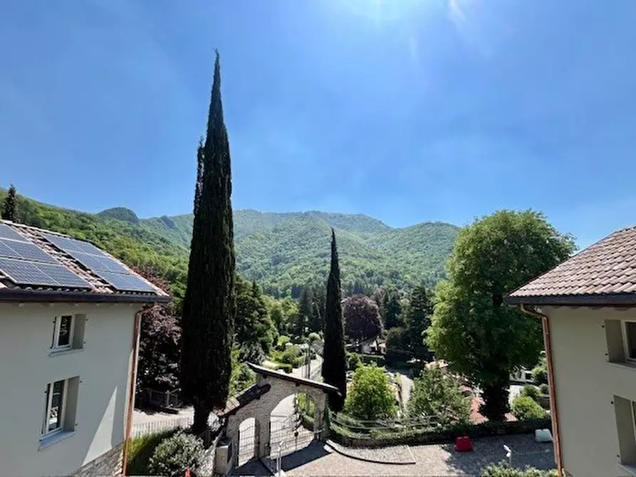 Immagine 7 di Mansarda in vendita  in Via Castello 27 a Canzo