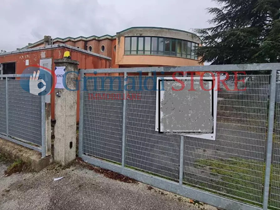 Immagine 3 di Locale commerciale in vendita  in Contrada Piana , SP 29 a Benevento