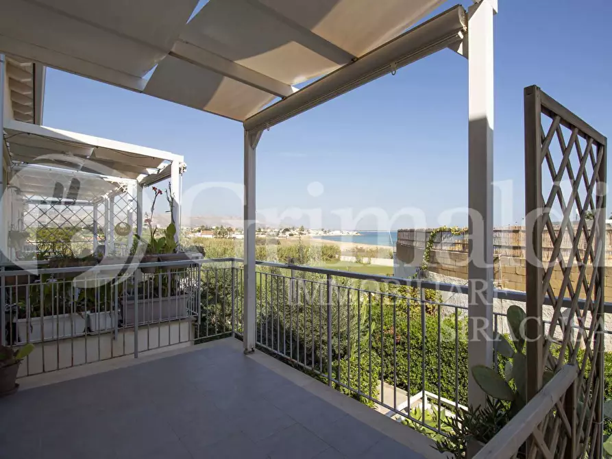 Immagine 1 di Villa in vendita  in Viale Eolie 8 a Noto