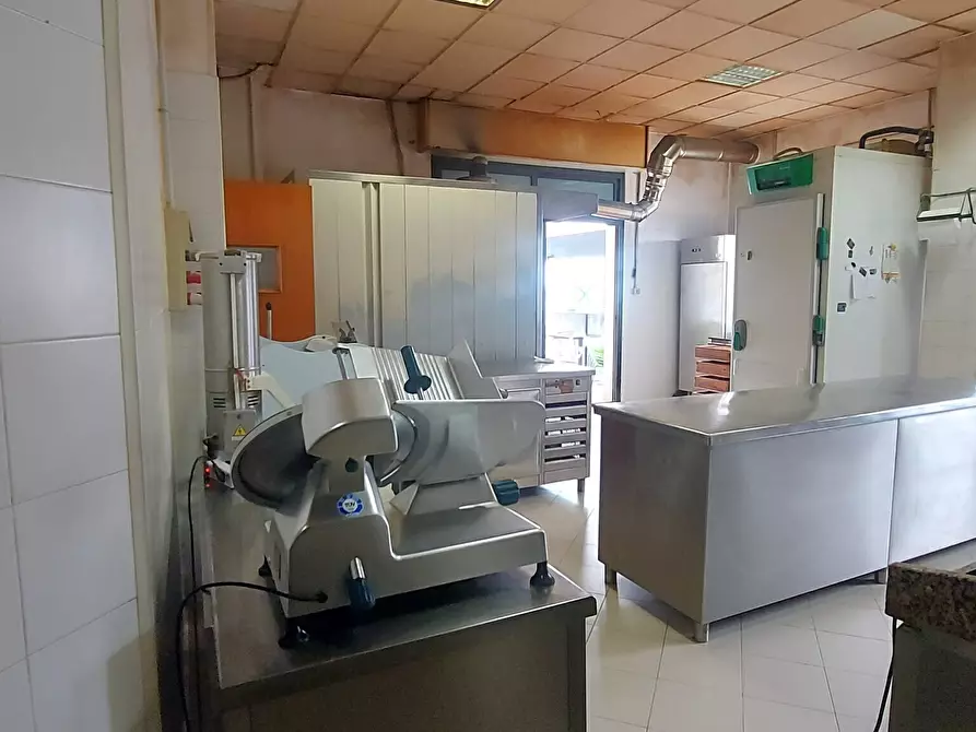 Immagine 16 di Locale commerciale in vendita  in Viale Porta Pia 5 a Brindisi