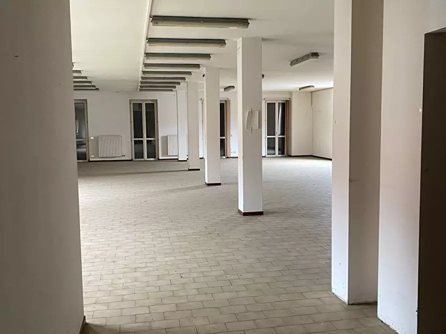 Immagine 14 di Casa indipendente in vendita  a Como