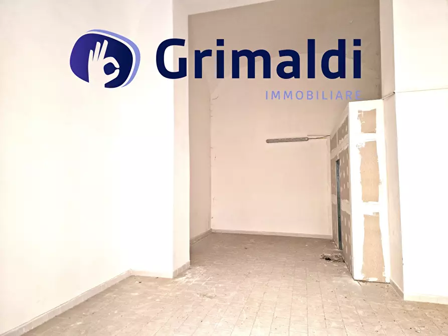 Immagine 2 di Locale commerciale in vendita  in Via Giuseppe Martucci 77 a Napoli