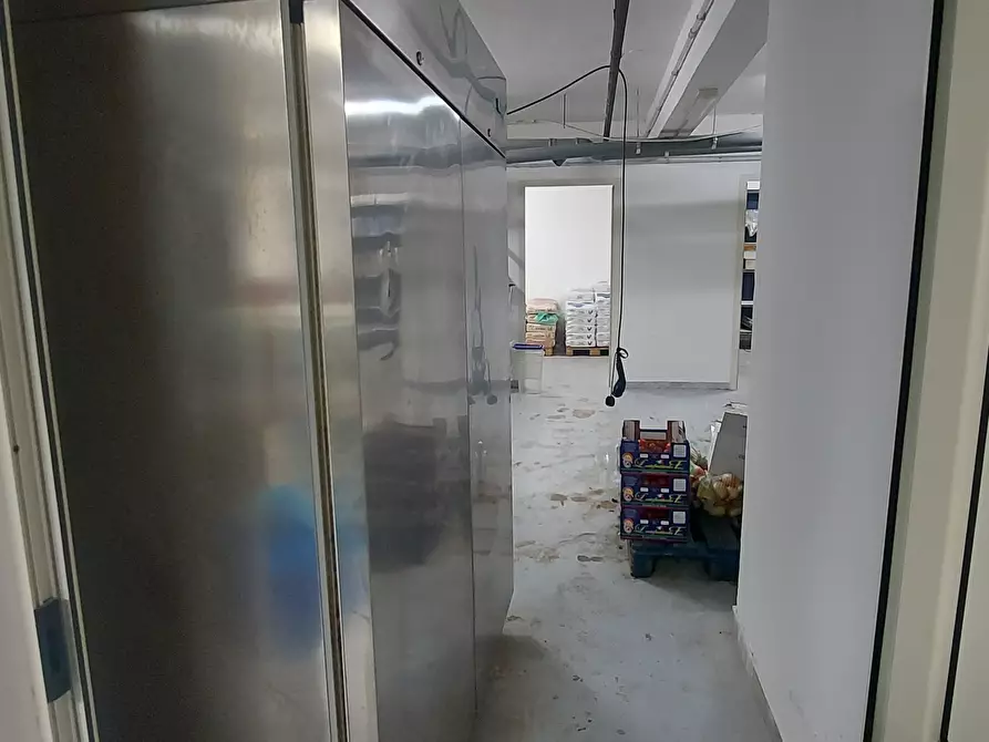 Immagine 46 di Locale commerciale in vendita  in Viale Porta Pia 5 a Brindisi
