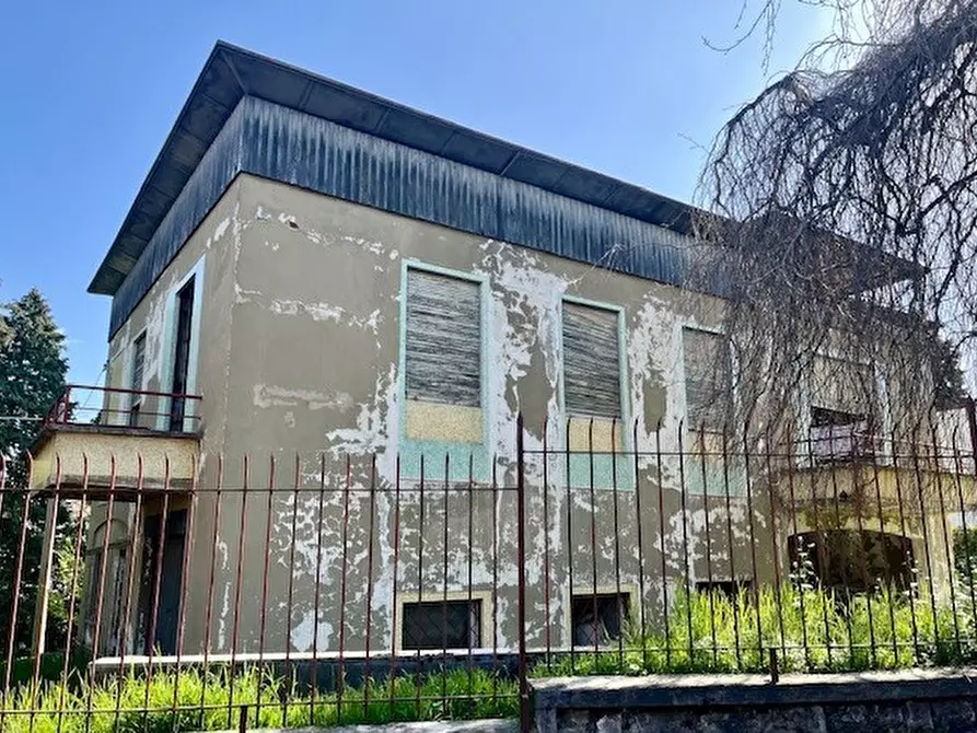 Immagine 4 di Villa in vendita  in Via Fiume a Inverigo