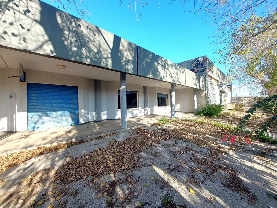 Immagine 4 di Attività artigianale in vendita  in Via Enrico Fermi 25 a Brindisi