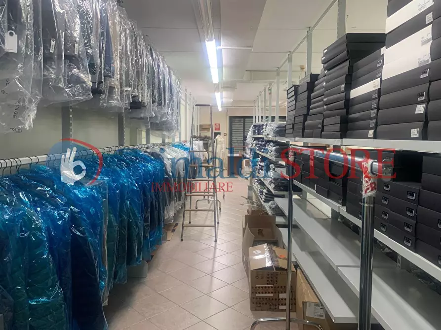Immagine 14 di Locale commerciale in vendita  in Via Pacinotti 19 a Campi Salentina