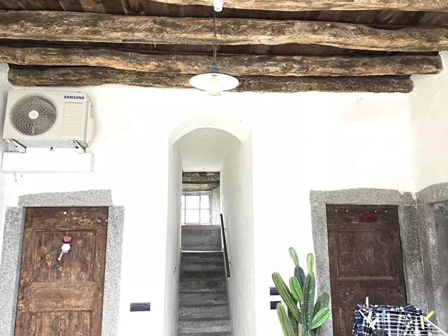 Immagine 5 di Rustico / casale in vendita  in Via C. Battisti 4 a Merone