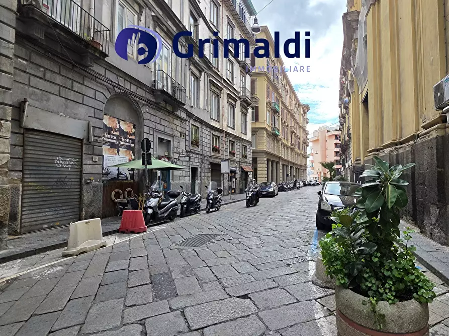 Immagine 39 di Quadrilocale in vendita  in Via Chiatamone a Napoli