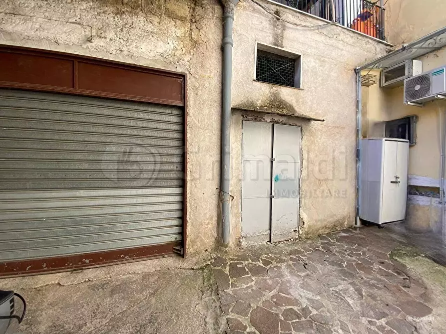 Immagine 1 di Garage in vendita  a Giugliano In Campania
