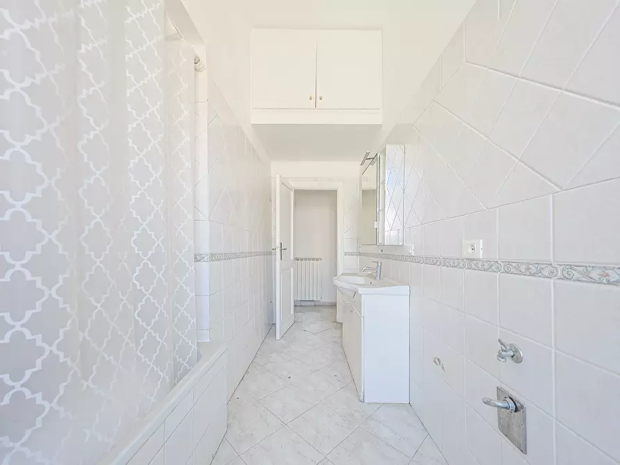 Immagine 10 di Quadrilocale in vendita  in Corso Vittoria Colonna 56 a Marino