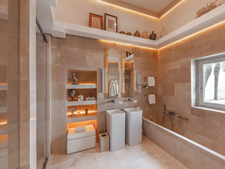 Immagine 60 di Casa indipendente in vendita  in Via Roberto Caracciolo 30 a Lecce