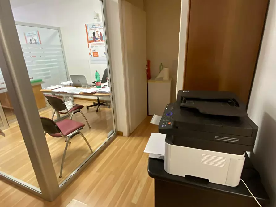 Immagine 8 di Locale commerciale in affitto  in Via Francesco Breschi 28 a Anzio