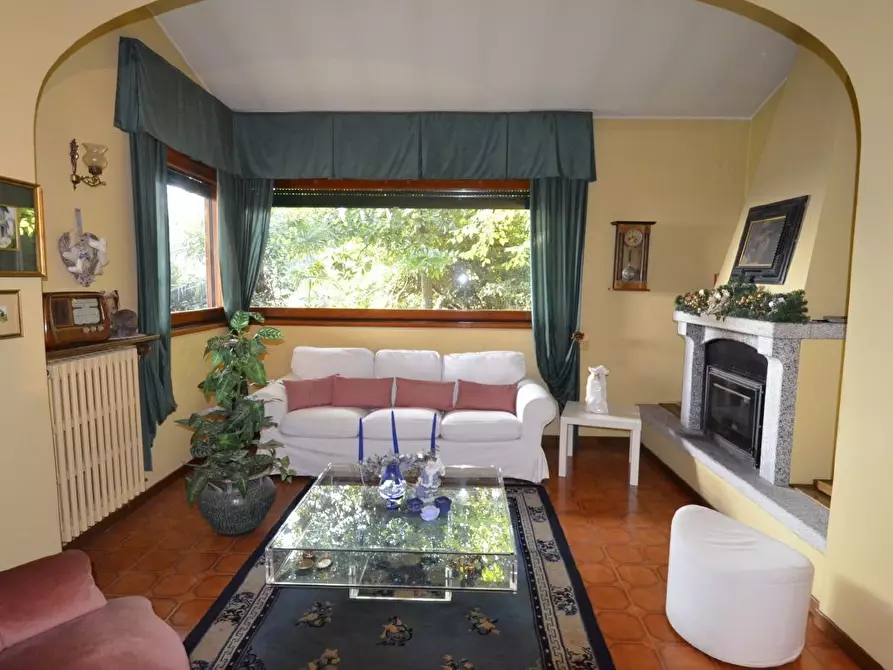 Immagine 10 di Villa in vendita  in via Lodorina 11 a Erba