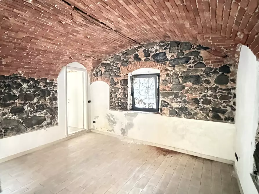 Immagine 4 di Locale commerciale in vendita  in Via Sobborgo Spina a Sarzana