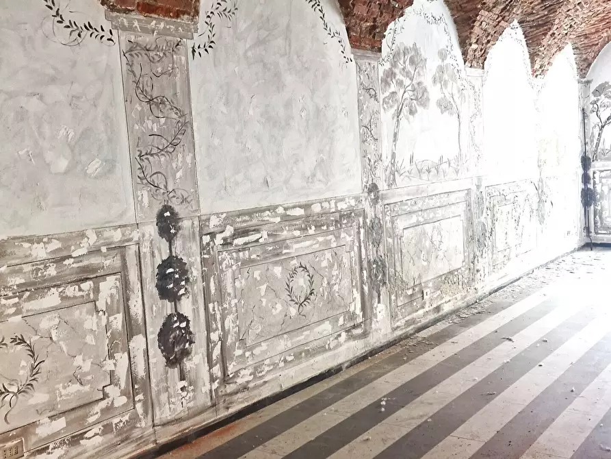 Immagine 5 di Locale commerciale in vendita  in Piazza Giacomo Matteotti 61 a Sarzana