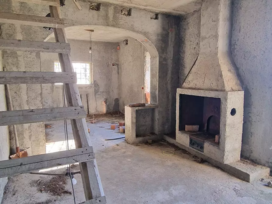 Immagine 37 di Rustico / casale in vendita  a Sarzana