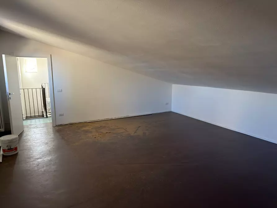 Immagine 16 di Pentalocale in affitto  in Piazza Giacomo Matteotti 8 a Sarzana