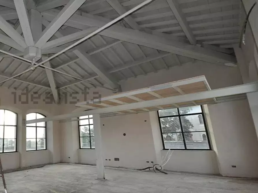Immagine 14 di Loft/Open space in vendita  a Sarzana