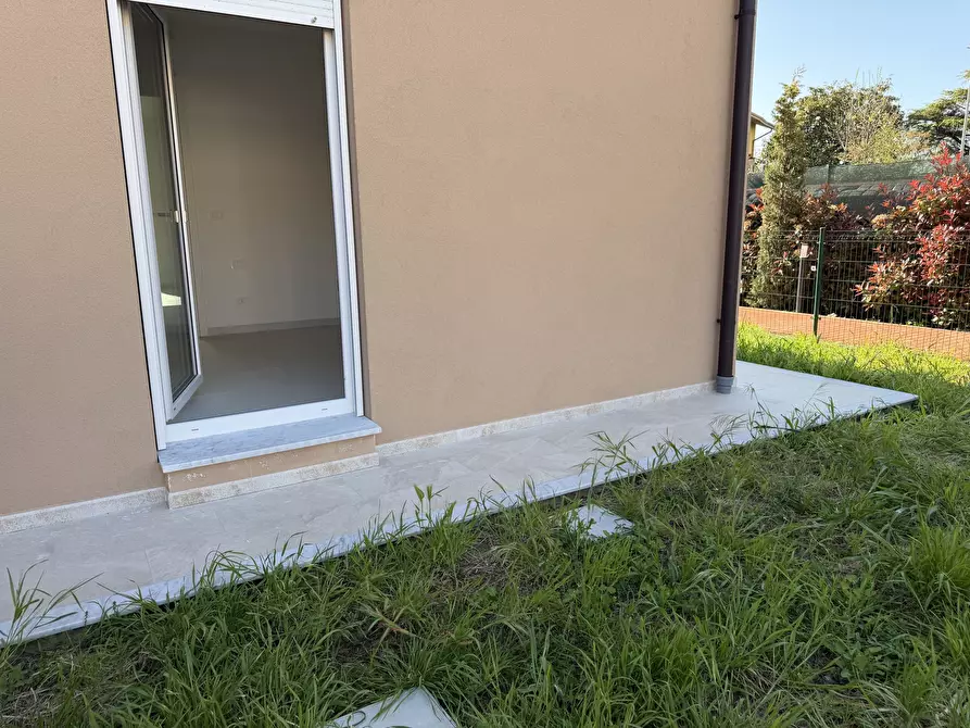 Immagine 2 di Bilocale in vendita  a Sarzana