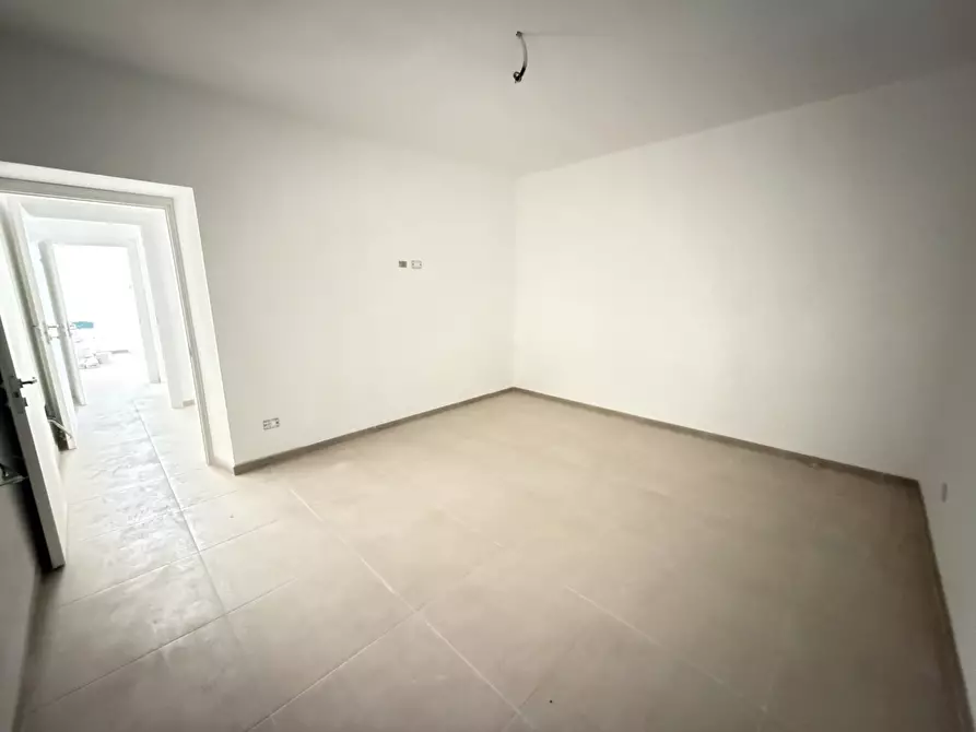 Immagine 15 di Trilocale in affitto  a Sarzana