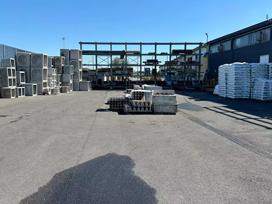 Immagine 13 di Attività artigianale in vendita  in Via Giovanni Scazzola 74 a Alessandria