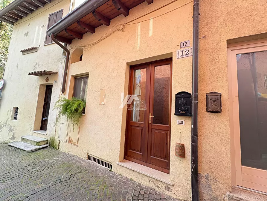 Immagine 2 di Bilocale in vendita  in Via dell'Albera a Gardone Riviera