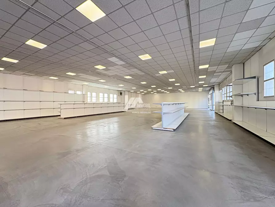 Immagine 2 di Attività artigianale in affitto  in Via Orzinuovi a Brescia