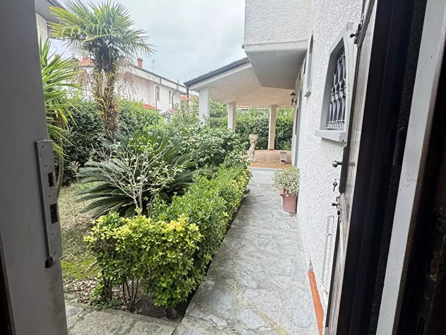 Immagine 20 di Casa indipendente in vendita  a Viareggio