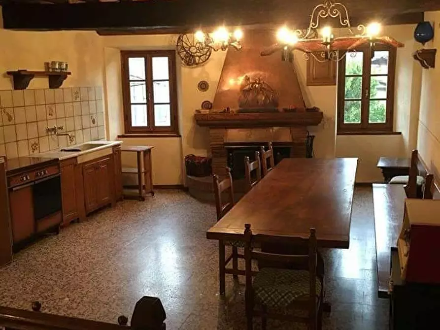 Immagine 3 di Porzione di casa in vendita  a Seravezza
