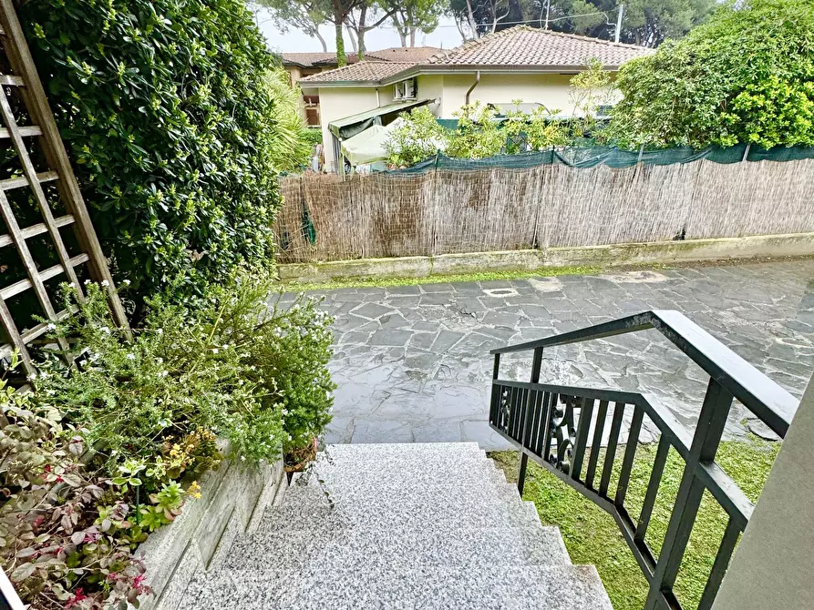 Immagine 5 di Porzione di casa in vendita  a Massa