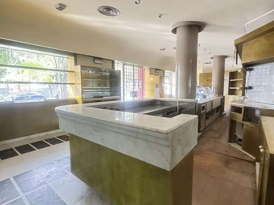 Immagine 4 di Bar / Ristorante in affitto  a Pietrasanta