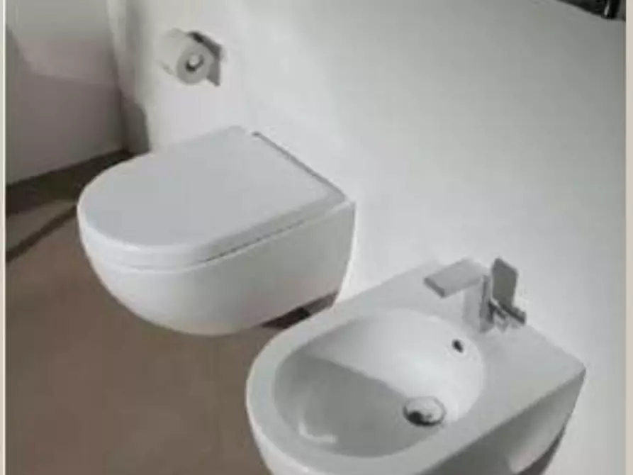 Immagine 10 di Villetta a schiera in vendita  a Pietrasanta