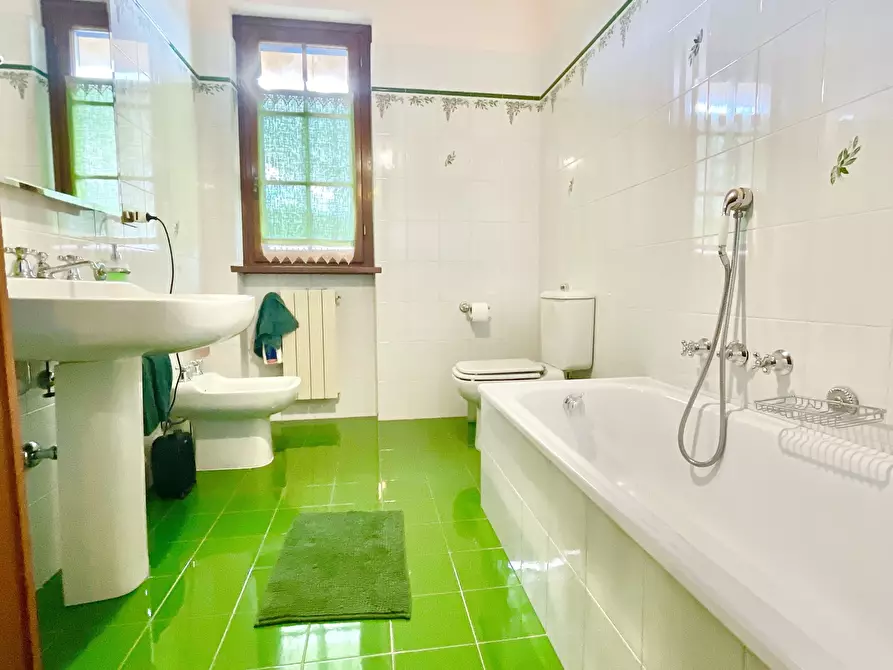 Immagine 22 di Villetta a schiera in vendita  a Camaiore