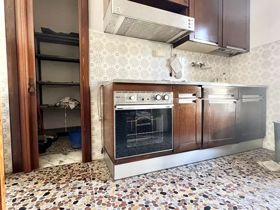 Immagine 24 di Porzione di casa in vendita  a Massa