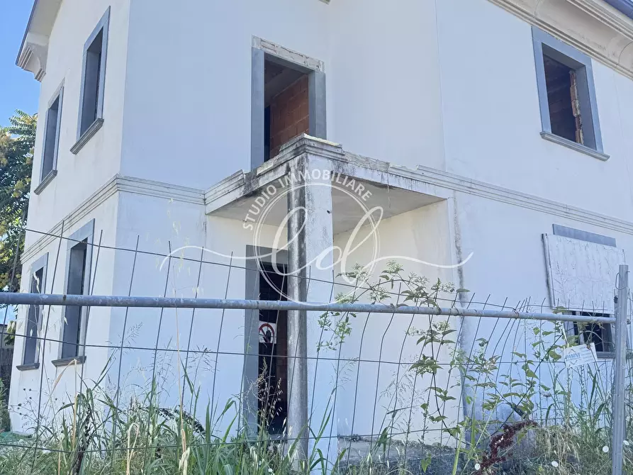 Immagine 1 di Porzione di casa in vendita  a Seravezza