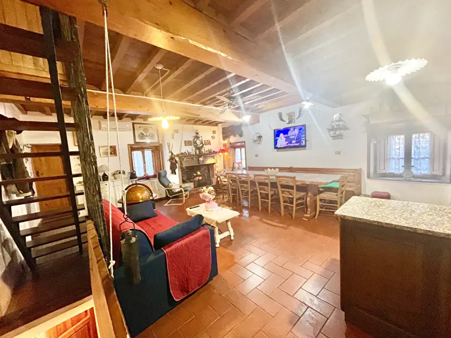 Immagine 3 di Porzione di casa in vendita  a Massarosa