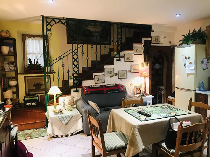 Immagine 3 di Porzione di casa in vendita  a Pietrasanta