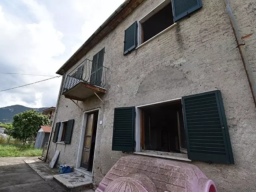 Immagine 3 di Porzione di casa in vendita  a Seravezza