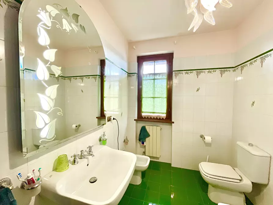 Immagine 23 di Villetta a schiera in vendita  a Camaiore